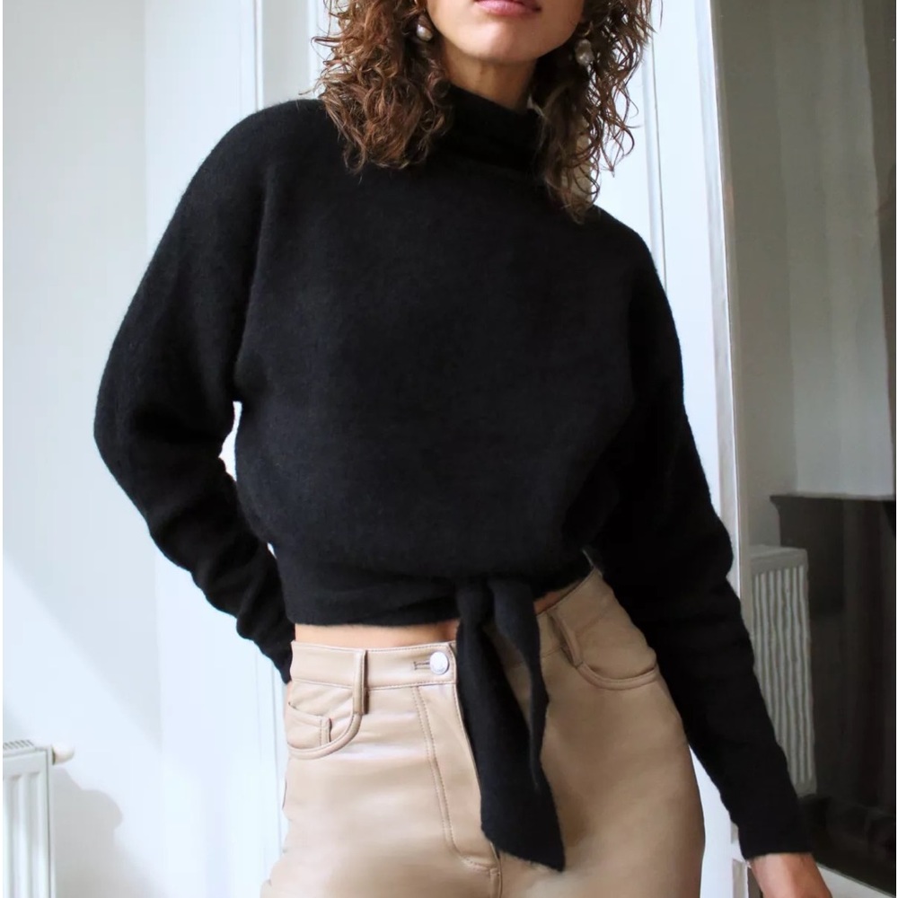 Aritzia Lorin Sweater in Heather Charcoal